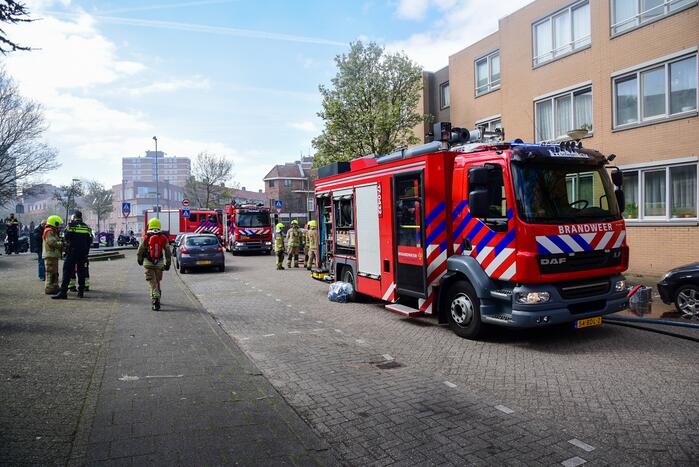 Meerdere bewoners door brand opgesloten in woningen