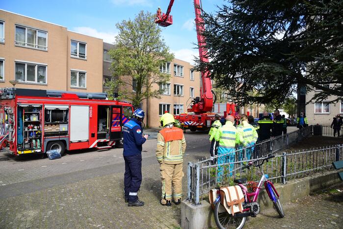 Meerdere bewoners door brand opgesloten in woningen