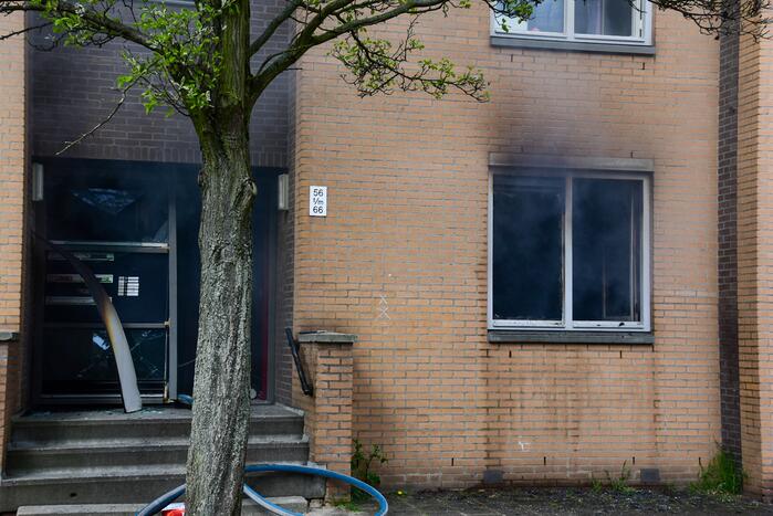 Meerdere bewoners door brand opgesloten in woningen