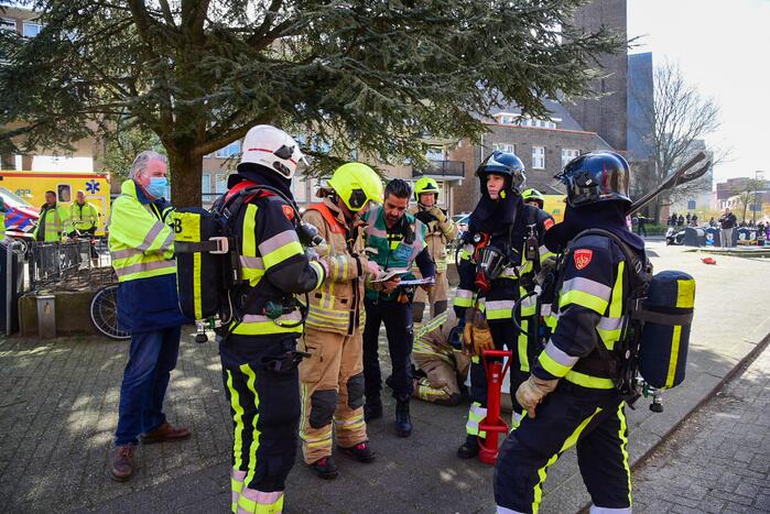 Meerdere bewoners door brand opgesloten in woningen