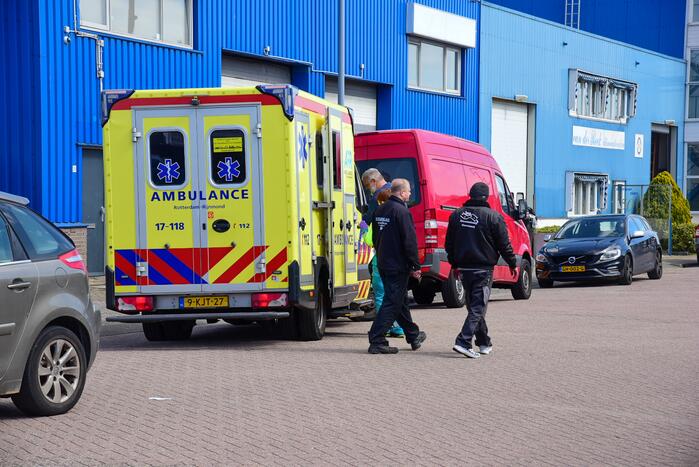 Flinke schade bij botsing op bedrijventerrein