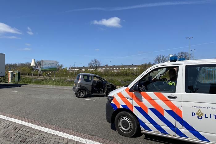 45-km auto slaat over de kop