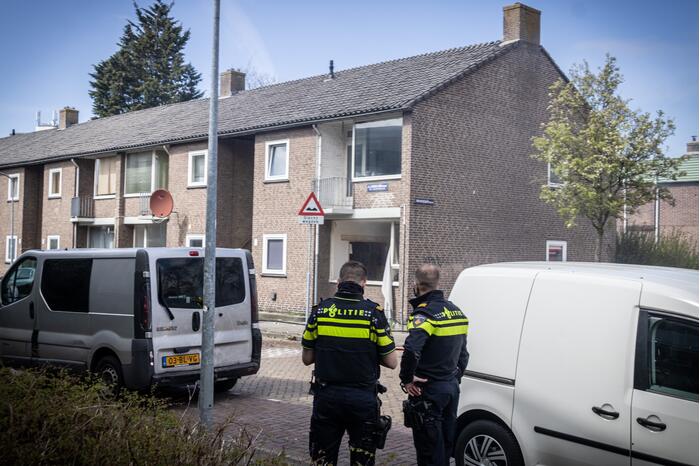 Explosie bij brand in portiekwoning