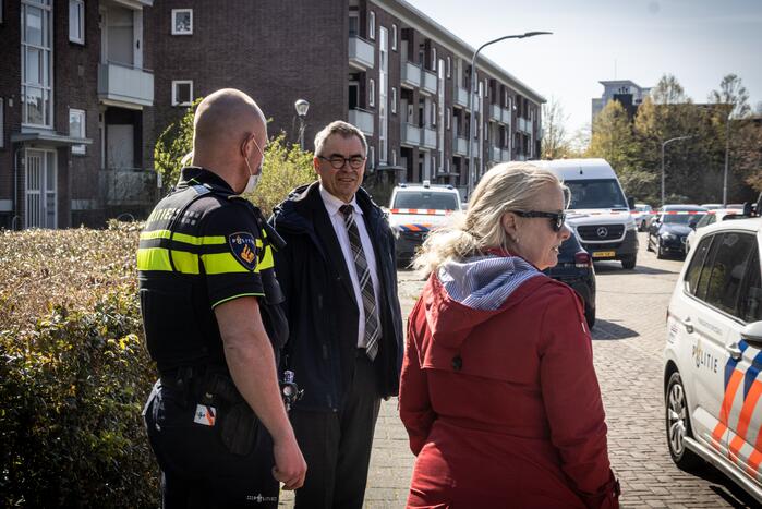 Explosie bij brand in portiekwoning