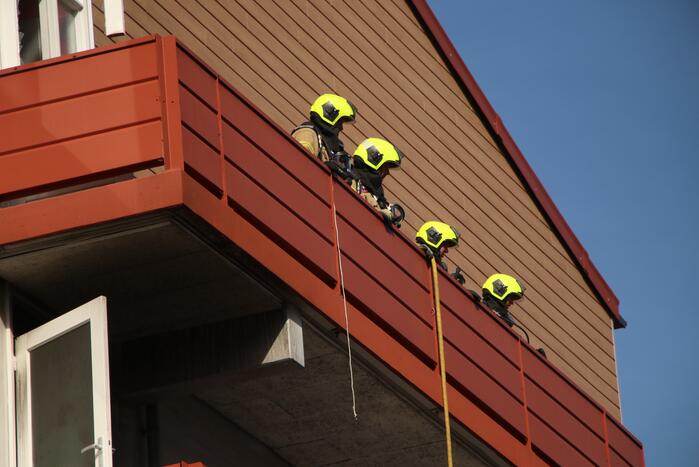 Veel hulpdiensten door keukenbrand in appartementencomplex
