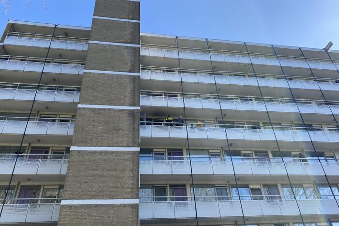 Brandweer blust keukenbrand in appartementencomplex