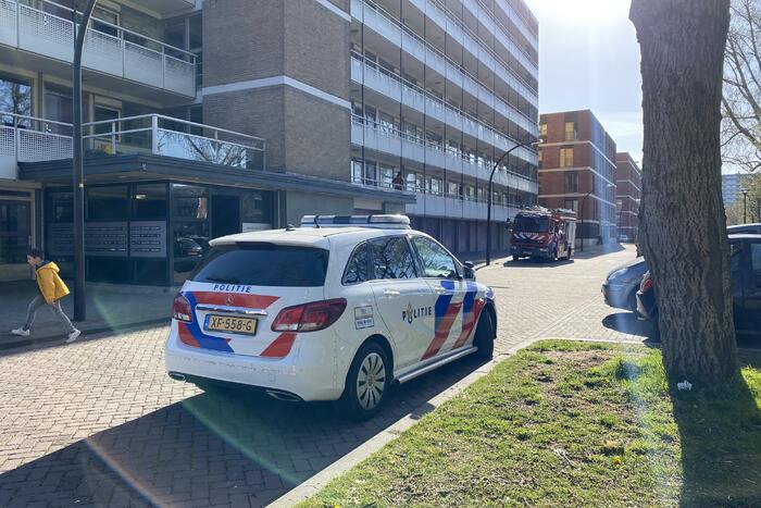 Brandweer blust keukenbrand in appartementencomplex