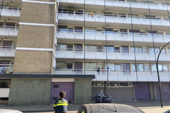 Brandweer blust keukenbrand in appartementencomplex