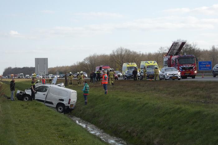 Zwaar ongeval tussen drie voertuigen