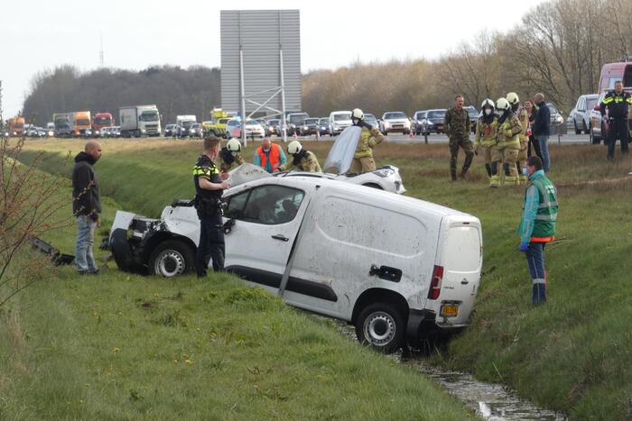 Zwaar ongeval tussen drie voertuigen