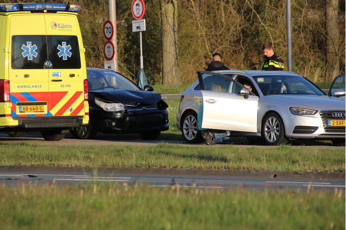 Schade na aanrijding tussen twee personenauto's