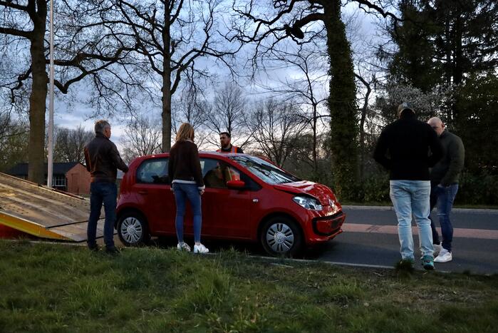 Kopstaart botsing door overstekend eendje