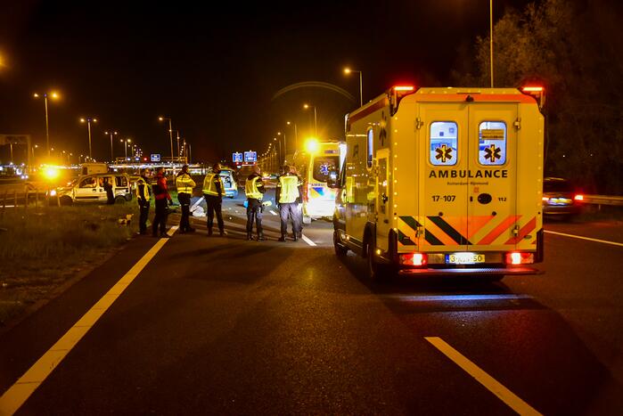 #Rhoon Twee gewonden achtergelaten na ernstig ongeval Rijksweg A15 Rhoon.