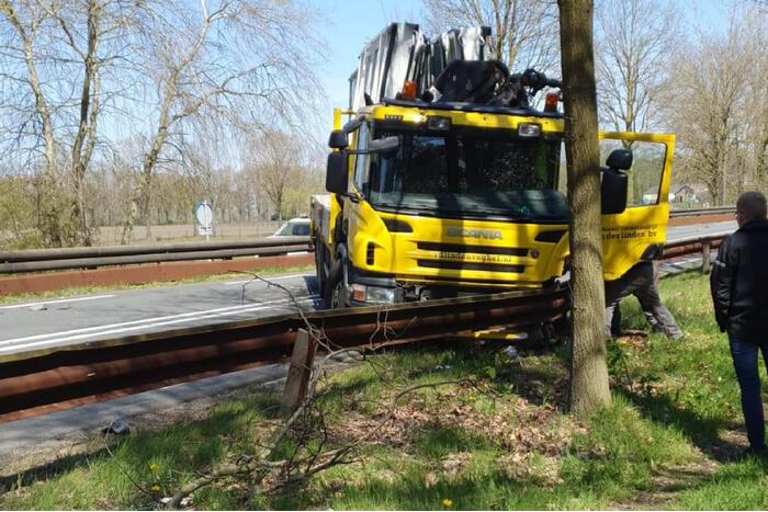 Bestuurder komt om het leven bij aanrijding