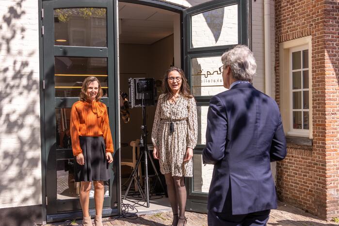 Anna's Smaakatelier van Heel Holland Bakt-winnares Anna Yilmaz officieel geopend