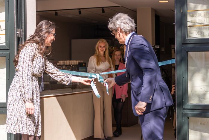 Anna's Smaakatelier van Heel Holland Bakt-winnares Anna Yilmaz officieel geopend