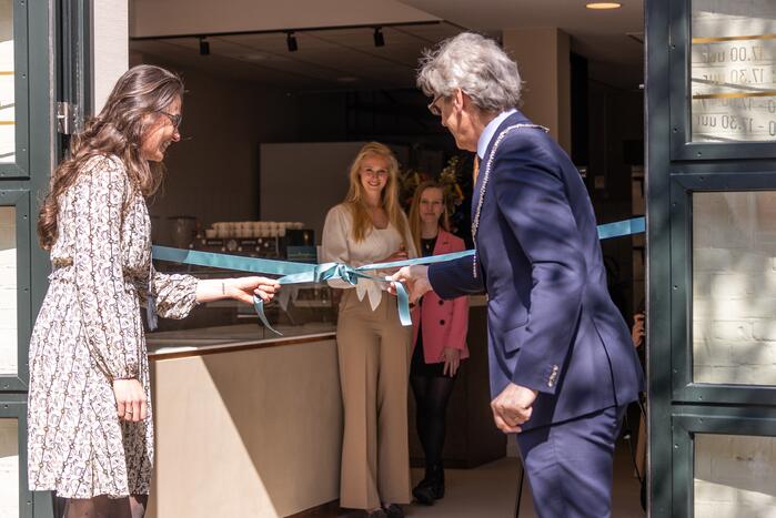 Anna's Smaakatelier van Heel Holland Bakt-winnares Anna Yilmaz officieel geopend