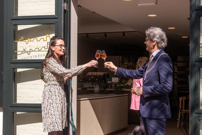 Anna's Smaakatelier van Heel Holland Bakt-winnares Anna Yilmaz officieel geopend