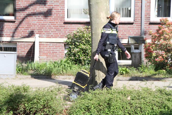 Groot onderzoek in portiekwoning