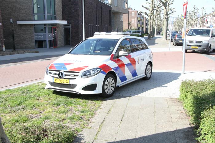 Groot onderzoek in portiekwoning