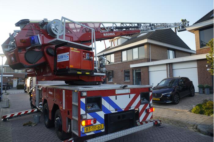 Brand in schoorsteen van woning