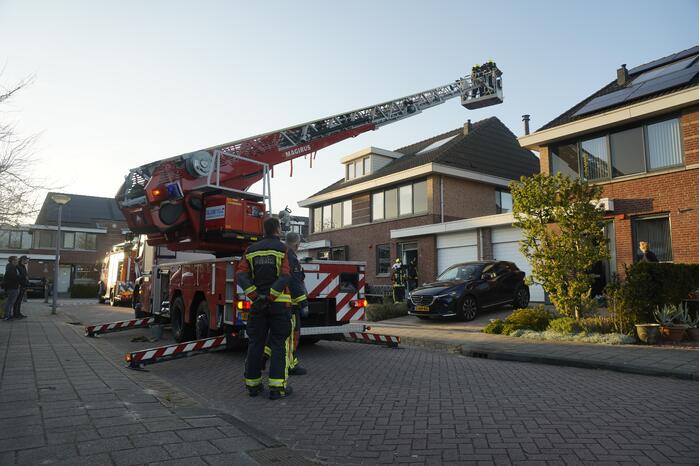 Brand in schoorsteen van woning