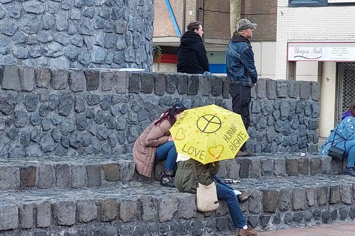 Demonstratie tegen coronamaatregelen op Stadhuisplein