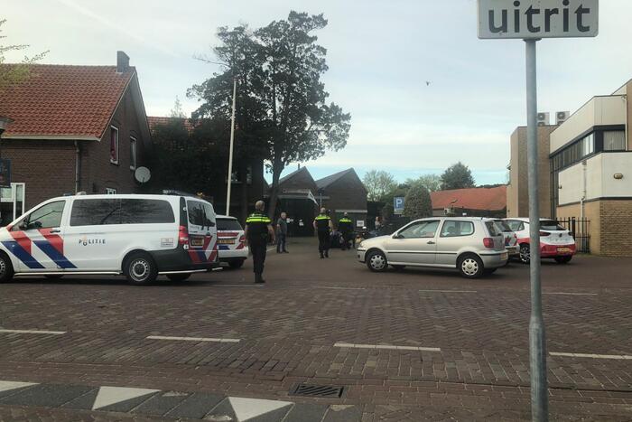 Persoon aangehouden na ingooien raam