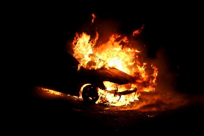 Gewonde bij brand in meerdere voertuigen