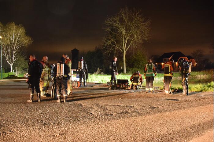 Brommobiel op z'n kop in de sloot