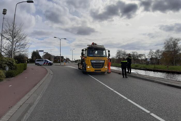 Personenauto belandt in water