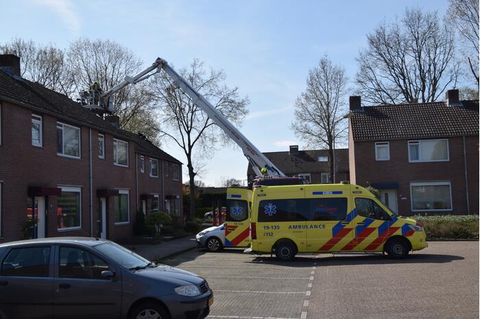 Grote inzet hulpdiensten bij man op dak