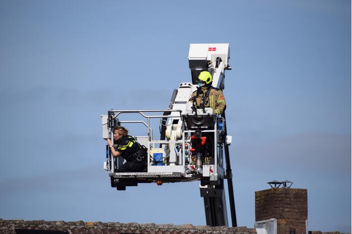 Grote inzet hulpdiensten bij man op dak