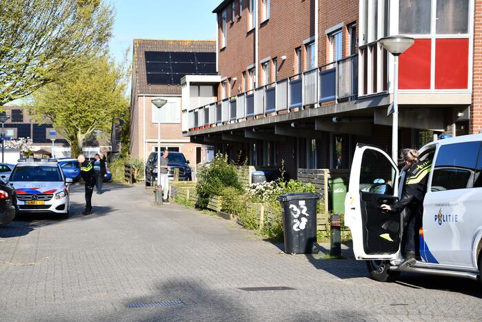 Politie massaal aanwezig in de wijk Schoener