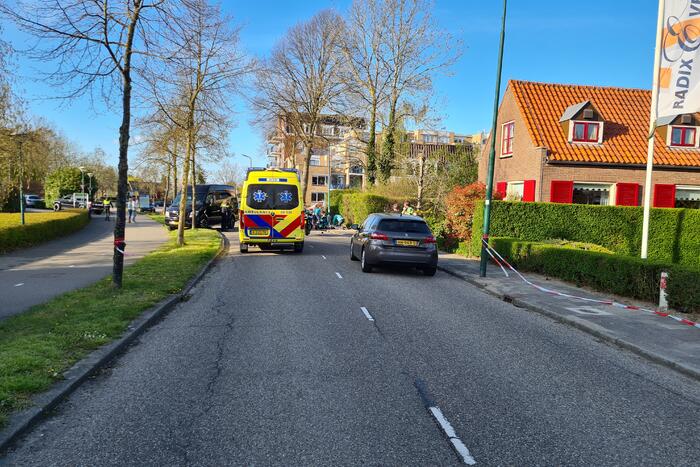 Motorrijder zwaargewond door botsing tegen lantarenpaal
