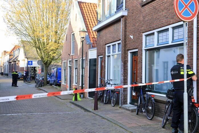 Man met bivakmuts lost schoten