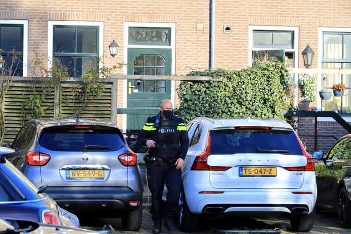 Man met bivakmuts lost schoten