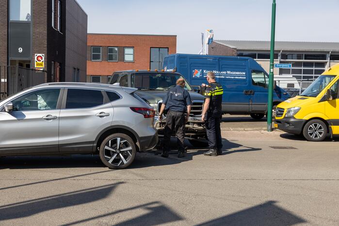 Twee auto's botsen op industrieterrein Haarbrug-Noord
