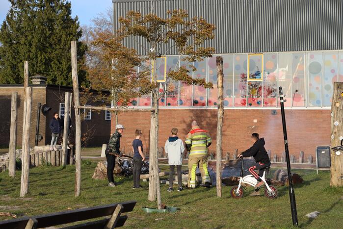 Jeugd sticht brand op wagenwerkplaats