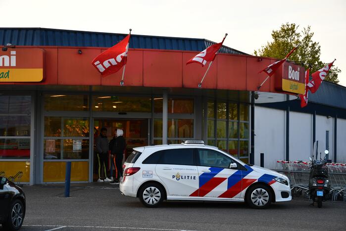 Politie aanwezig door winkeldiefstal met geweld in Boni