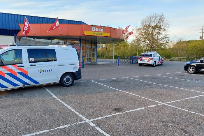 Politie aanwezig door winkeldiefstal met geweld in Boni