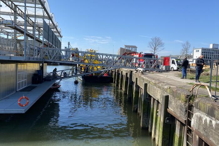Koe belandt in water Floating Farm