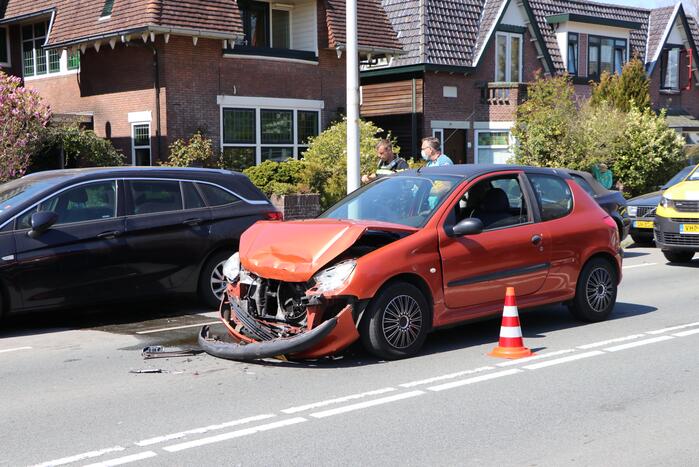 Forse schade bij ongeval tussen personenauto's