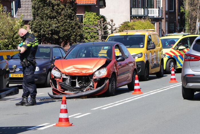 Forse schade bij ongeval tussen personenauto's