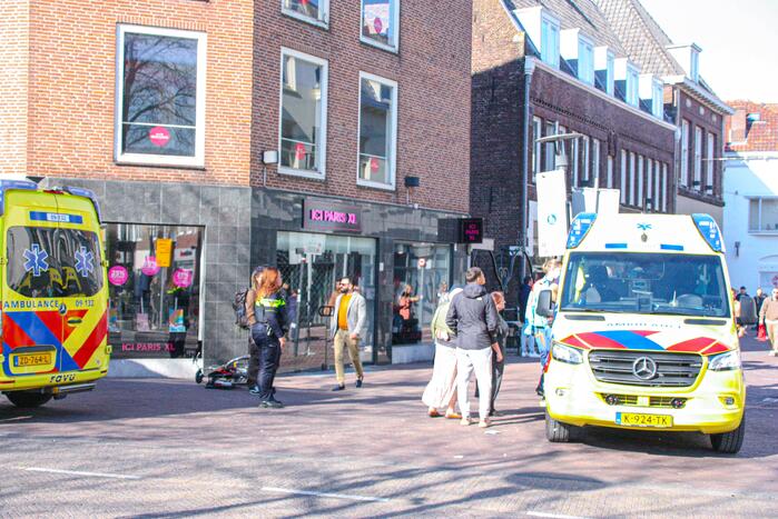 Ongeval tussen scooter en fiets trekt veel bekijks