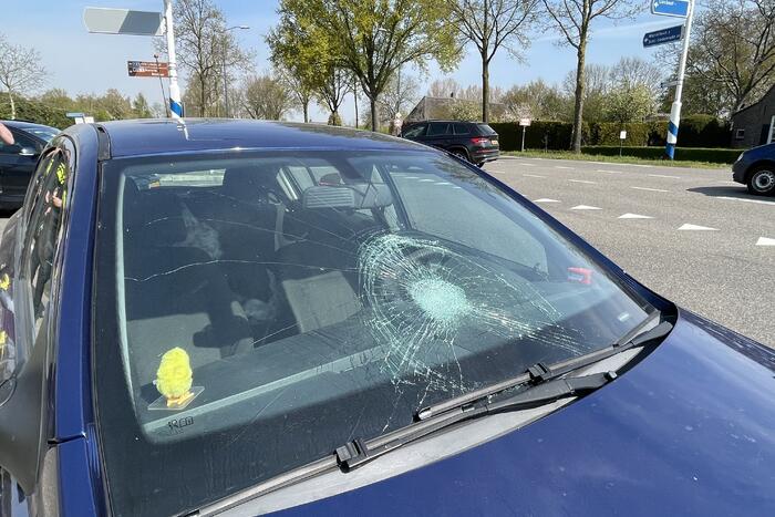 Overstekende e-bikester aangereden door automobiliste