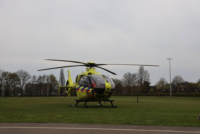 Traumahelikopter landt voor incident in woning