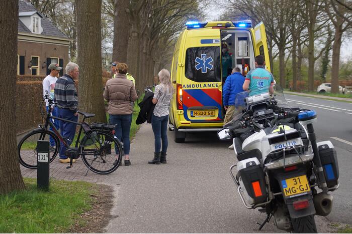E-bikester en bestelbus met elkaar in botsing