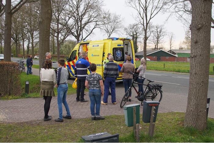 E-bikester en bestelbus met elkaar in botsing