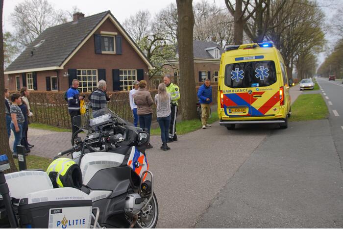 E-bikester en bestelbus met elkaar in botsing